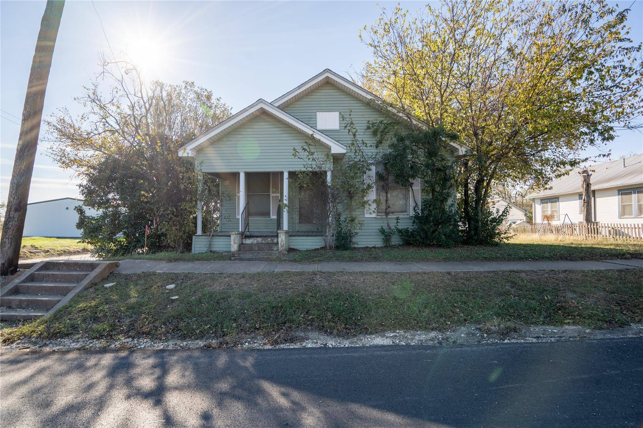 Taylor, TX 76574,420 E 4th ST