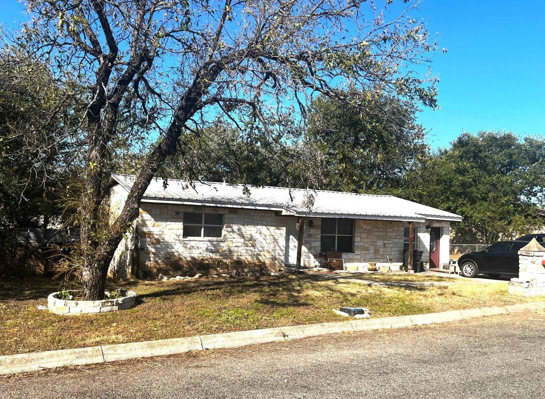 Lampasas, TX 76550,32 Hillcrest DR