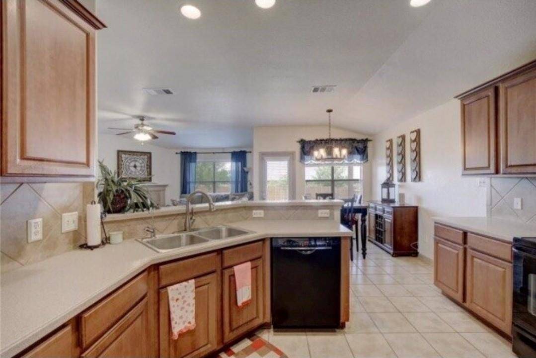 Hutto, TX 78634,1112 Cockrill CT