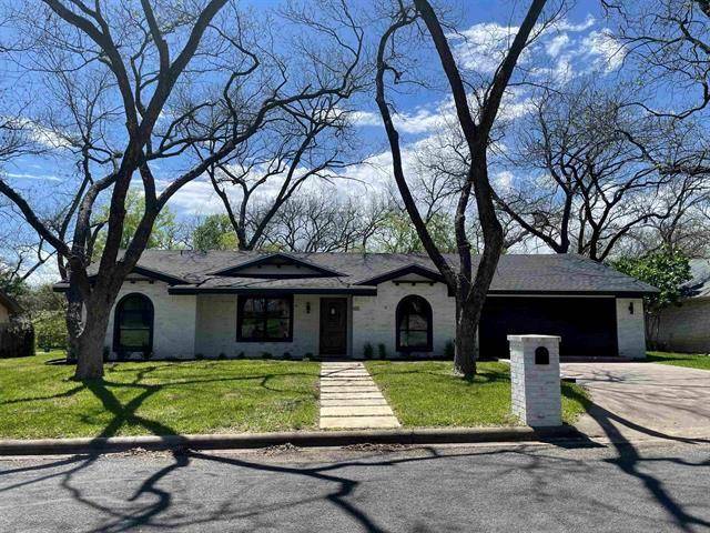 Meadowlakes, TX 78654,303 Mahan ST