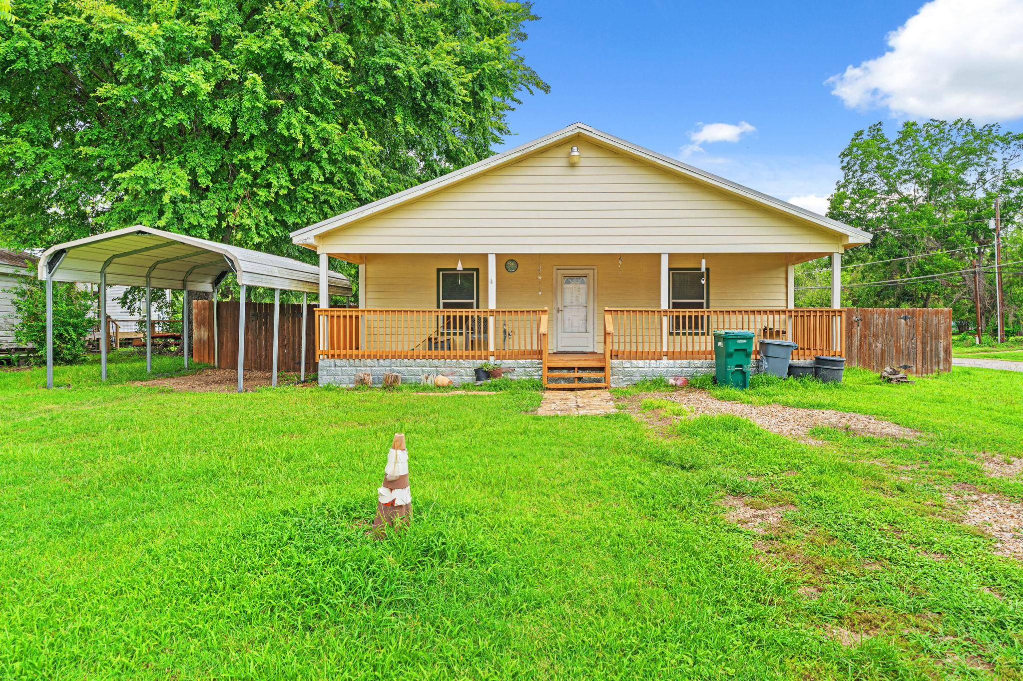 Smithville, TX 78957,300 Walker ST