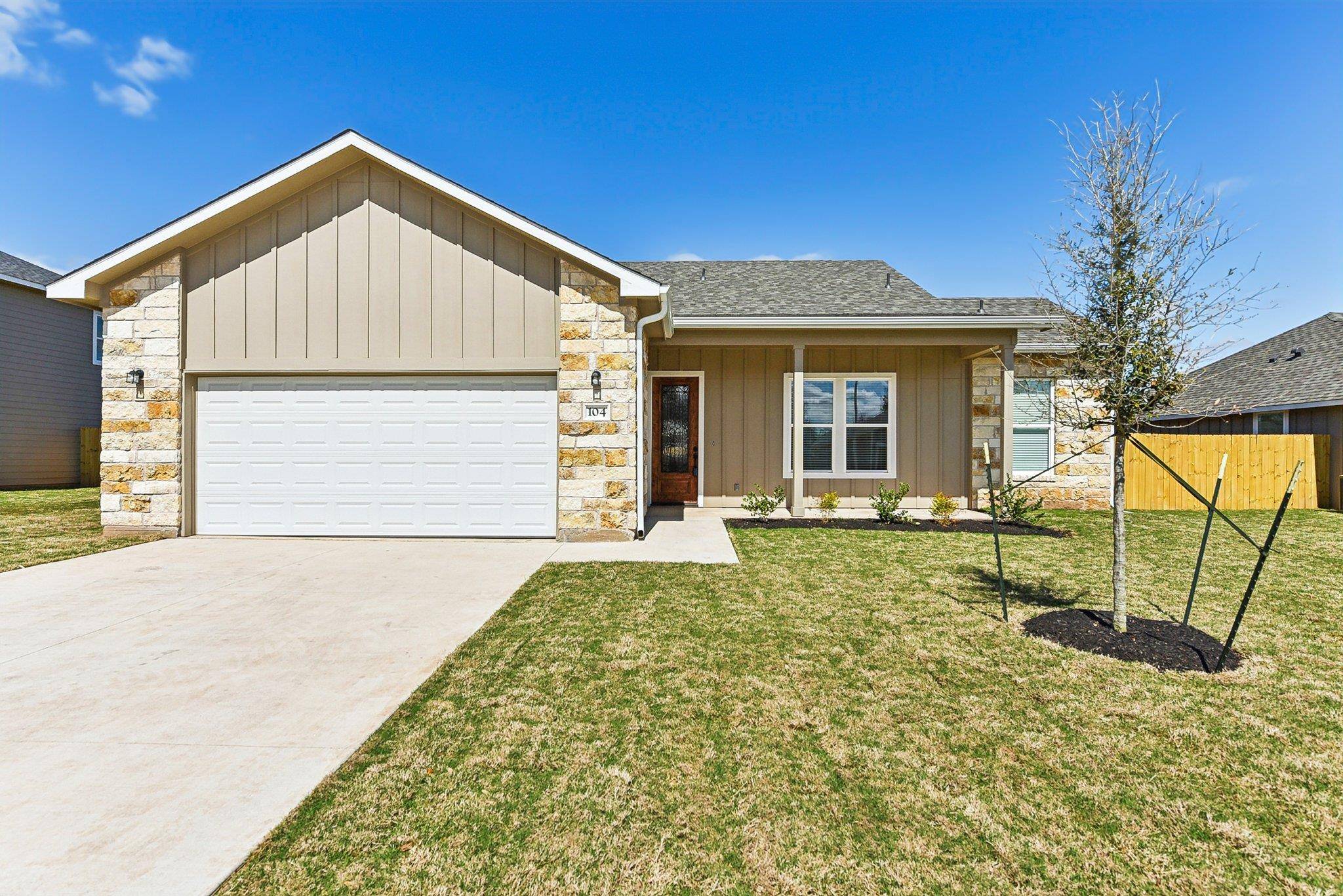 Smithville, TX 78957,104 Callie ST