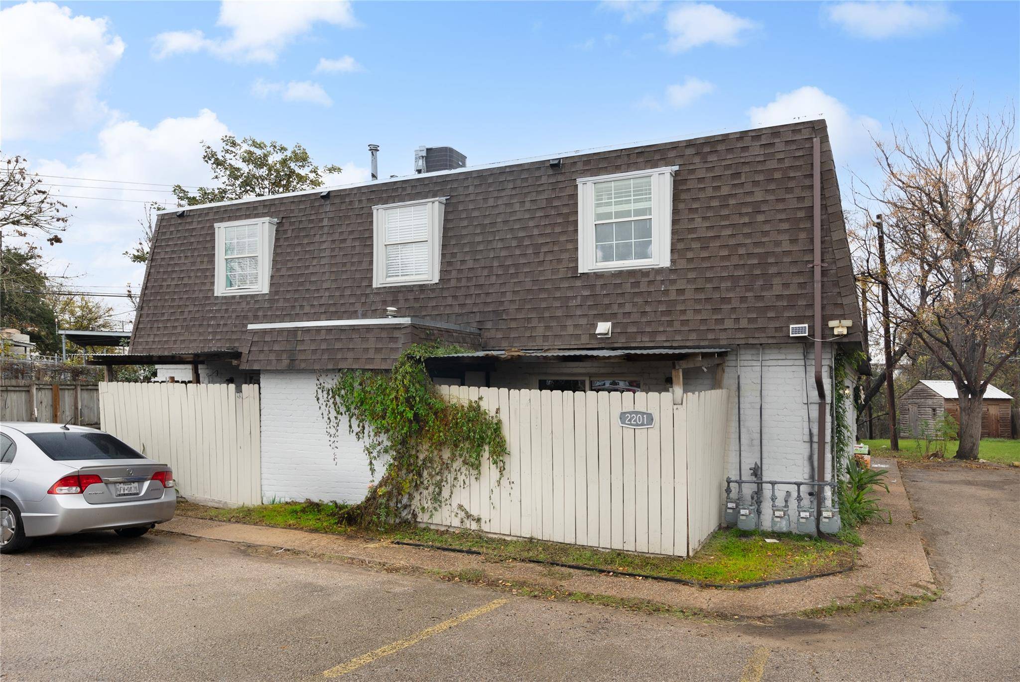 Austin, TX 78741,2201 mission hill CIR