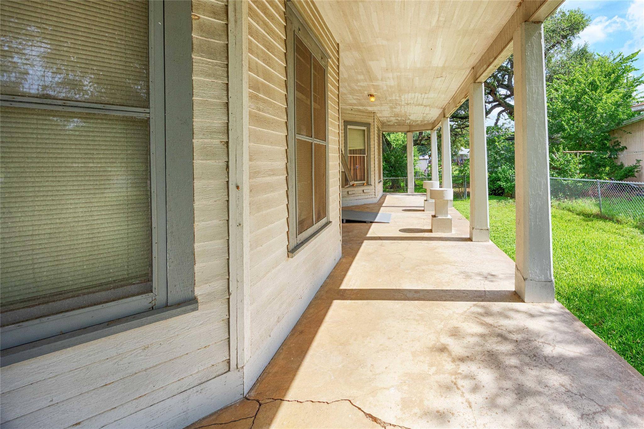 Schulenburg, TX 78956,705 Baumgarten ST