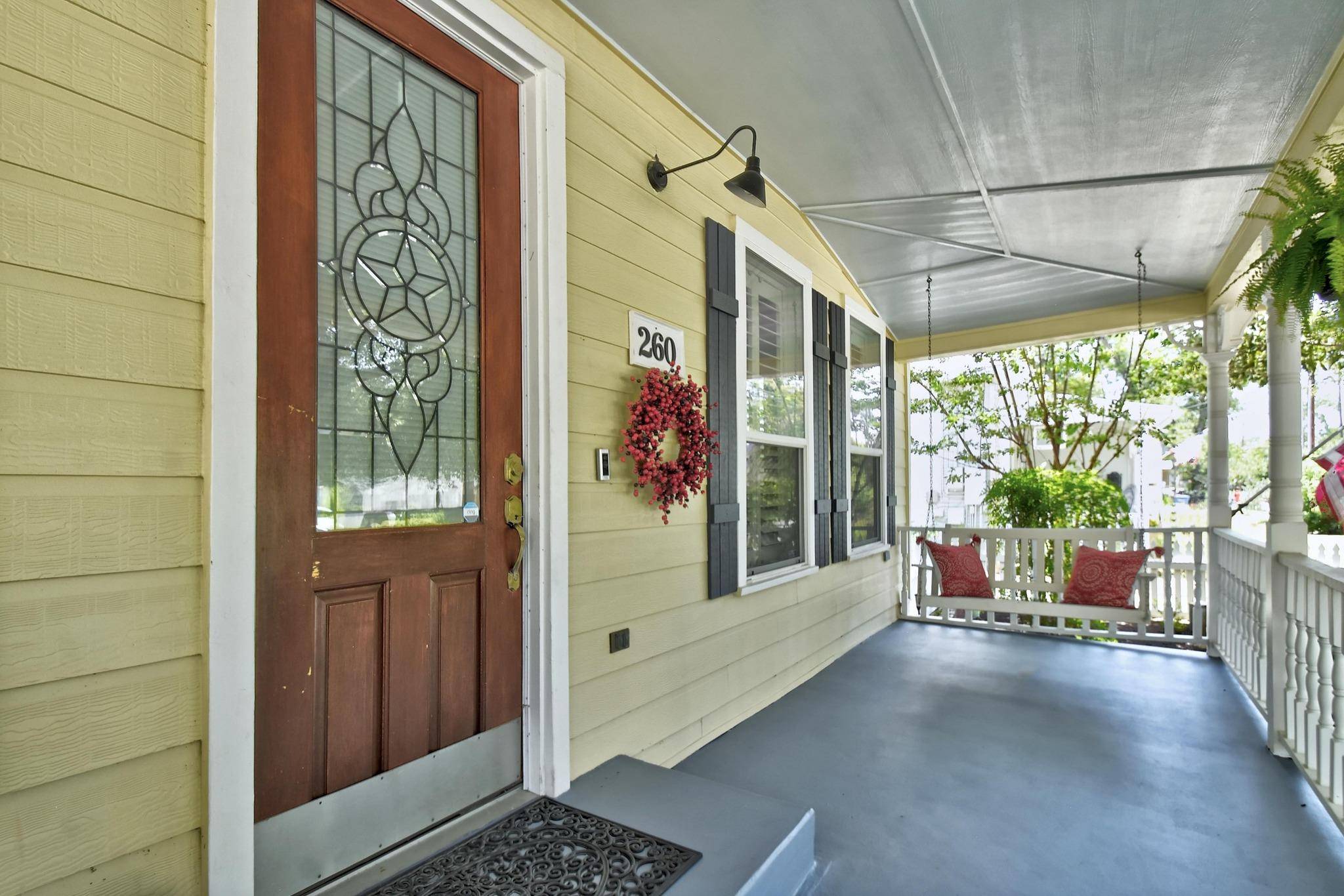 New Braunfels, TX 78130,260 N Santa Clara Ave