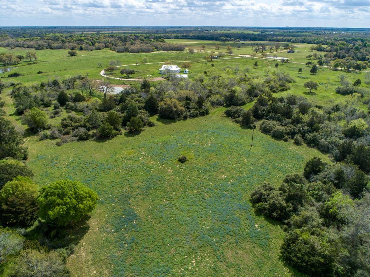 Hallettsville, TX 77964,1255 CR 260