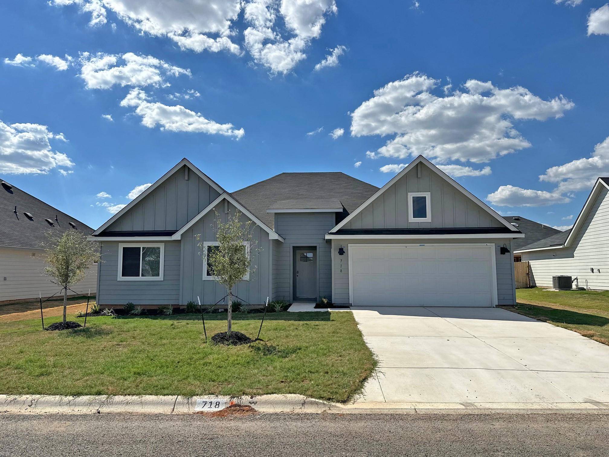 Fredericksburg, TX 78624,718 GRACE LN