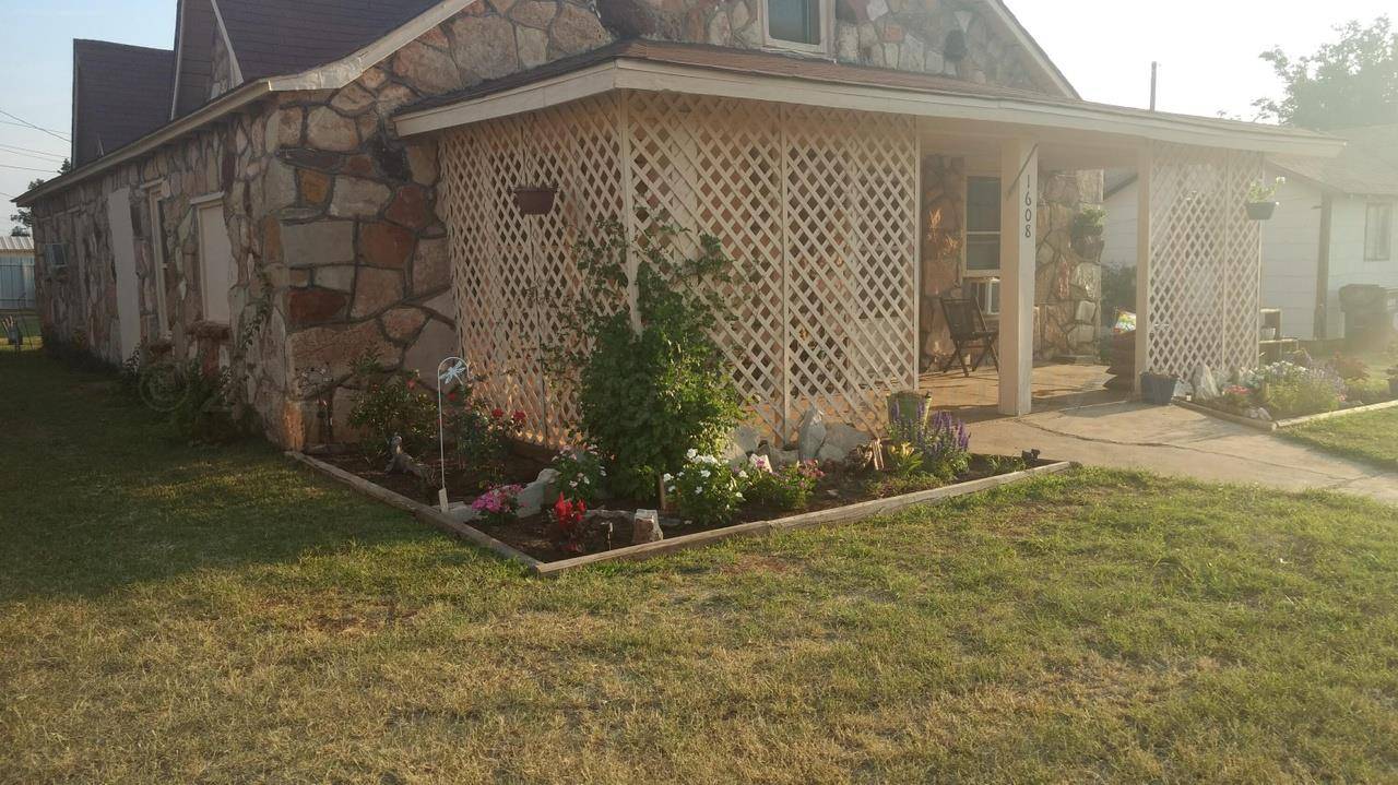 Paducah, TX 79248,1608 Backus ST