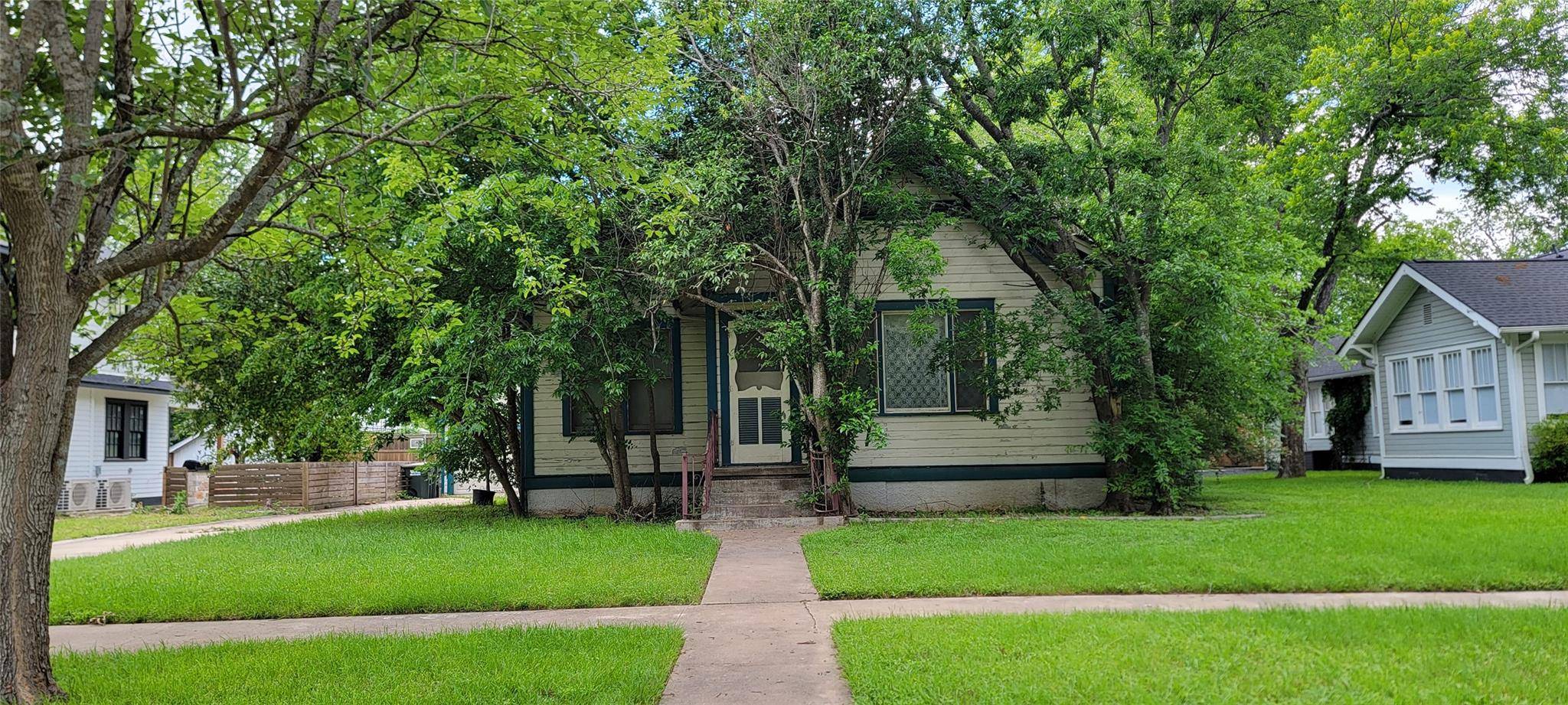 Georgetown, TX 78626,1706 S Main ST