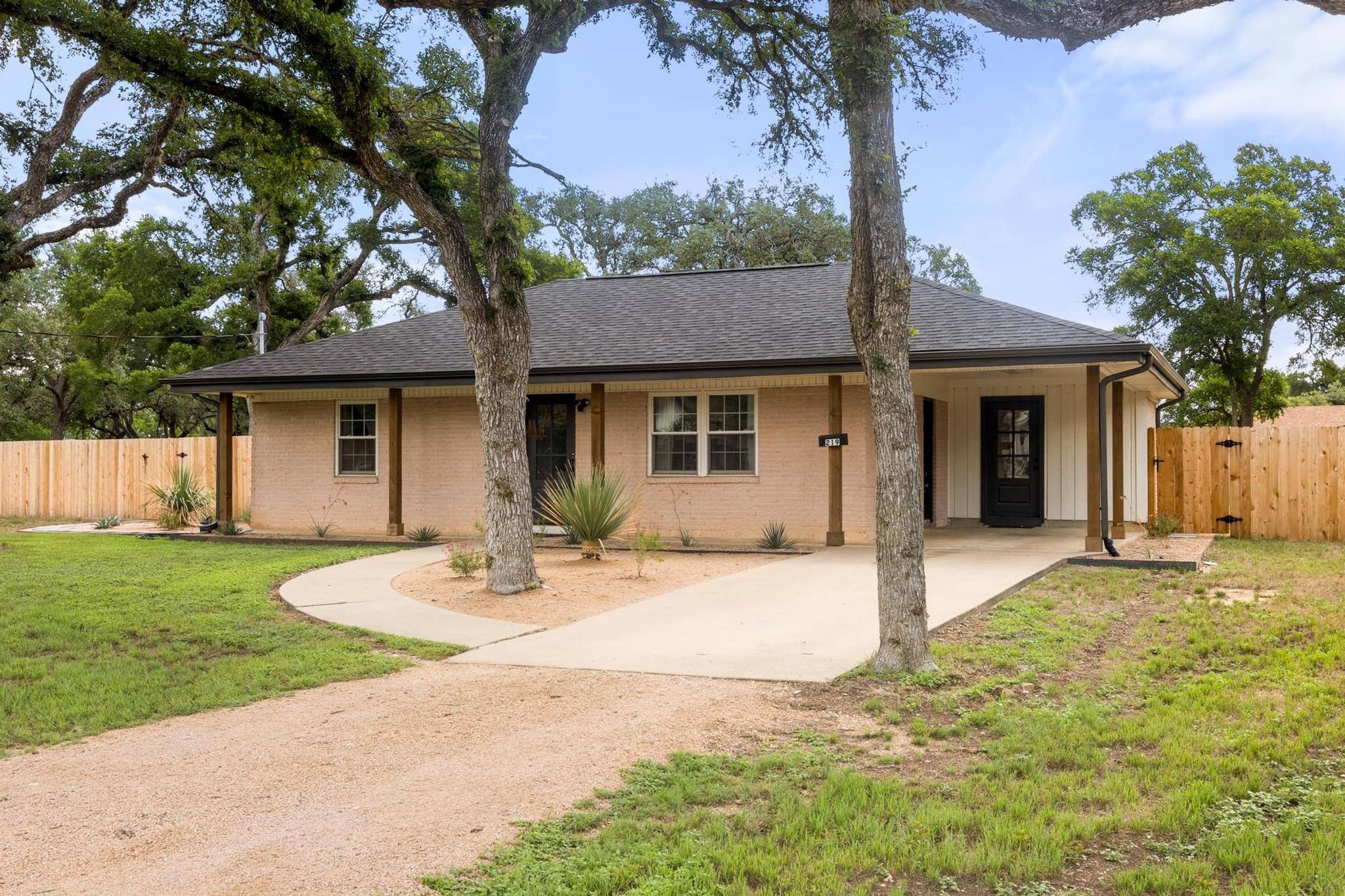 Dripping Springs, TX 78620,219 S Bluff ST