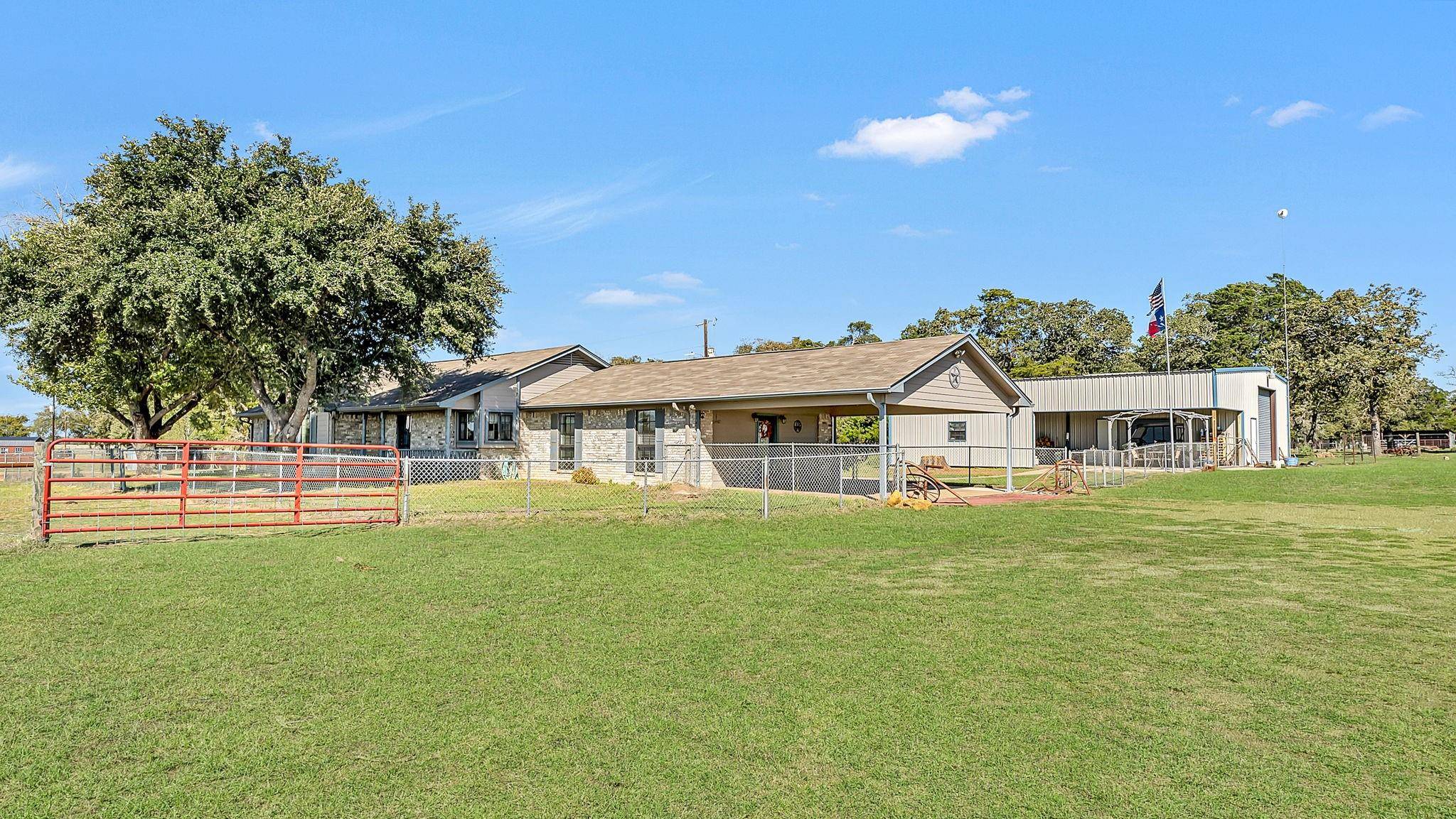 Paige, TX 78659,1252 County Road 106