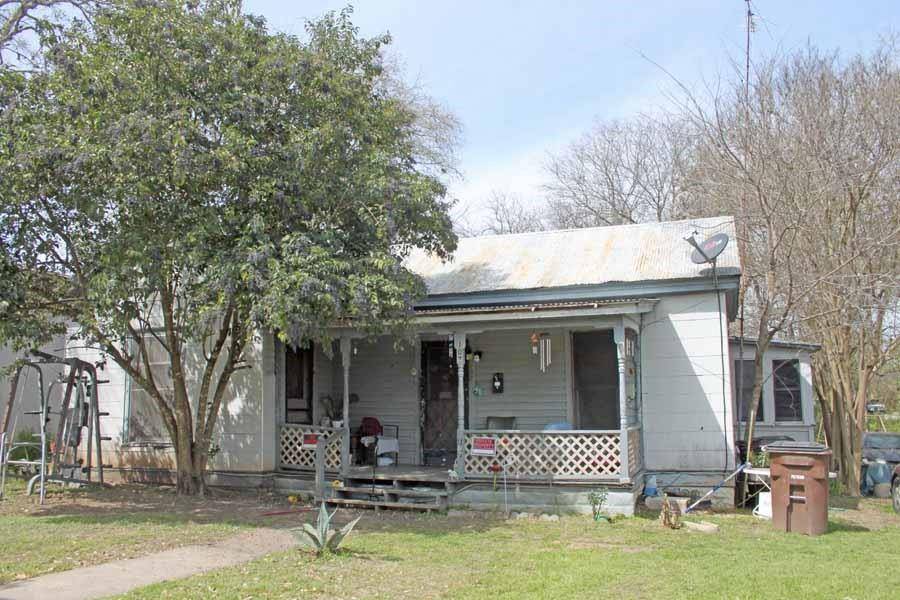 Lockhart, TX 78644,107 E Live Oak ST