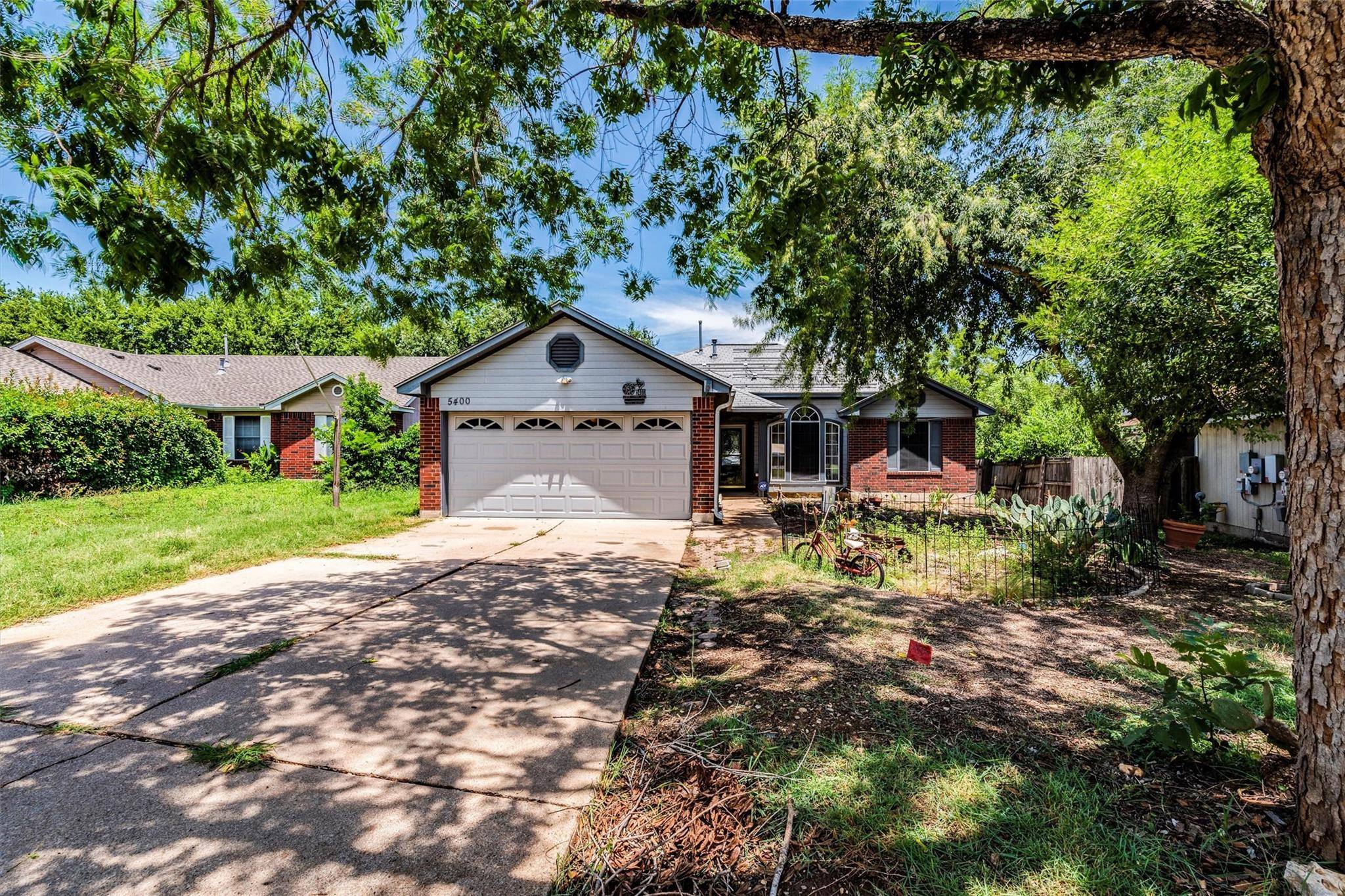 Austin, TX 78744,5400 Lark Creek DR