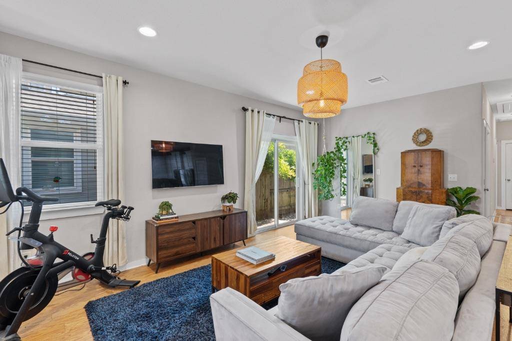 Austin, TX 78744,5317 Daimler DR