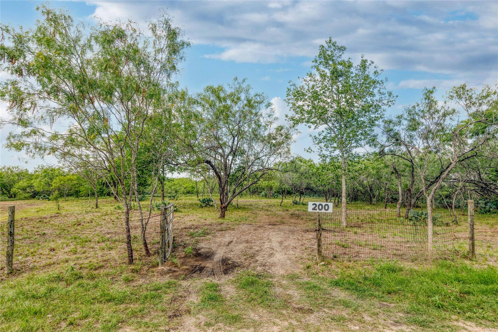 Lockhart, TX 78644,200 Armstrong RD