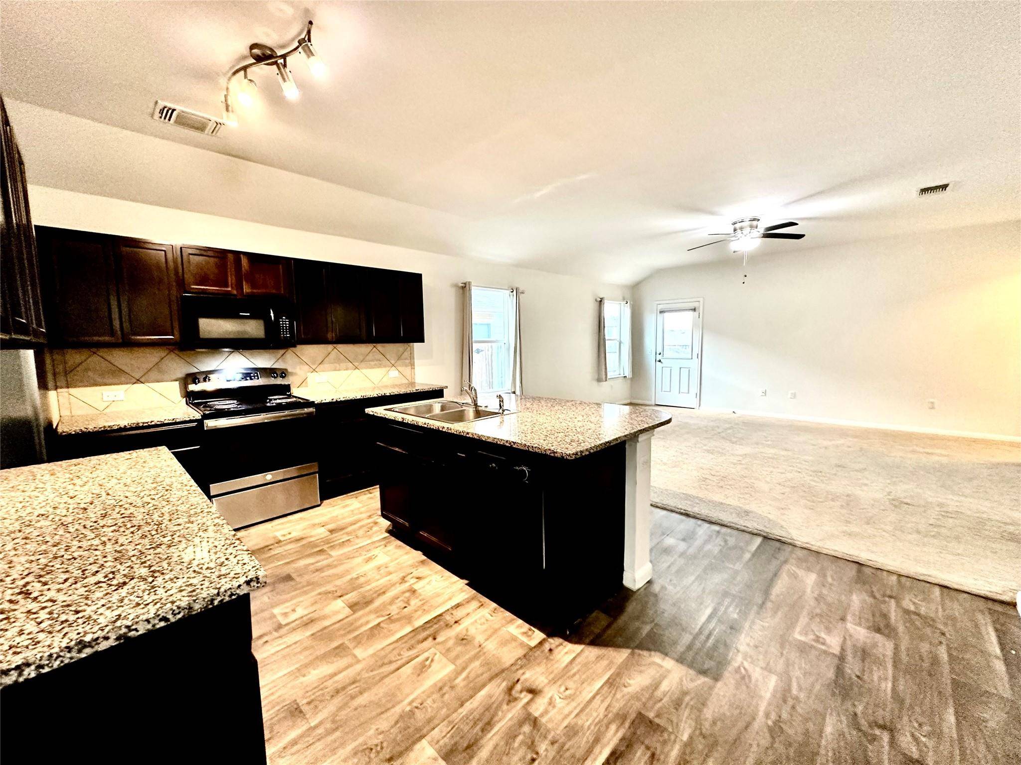 Hutto, TX 78634,102 Acadia CV