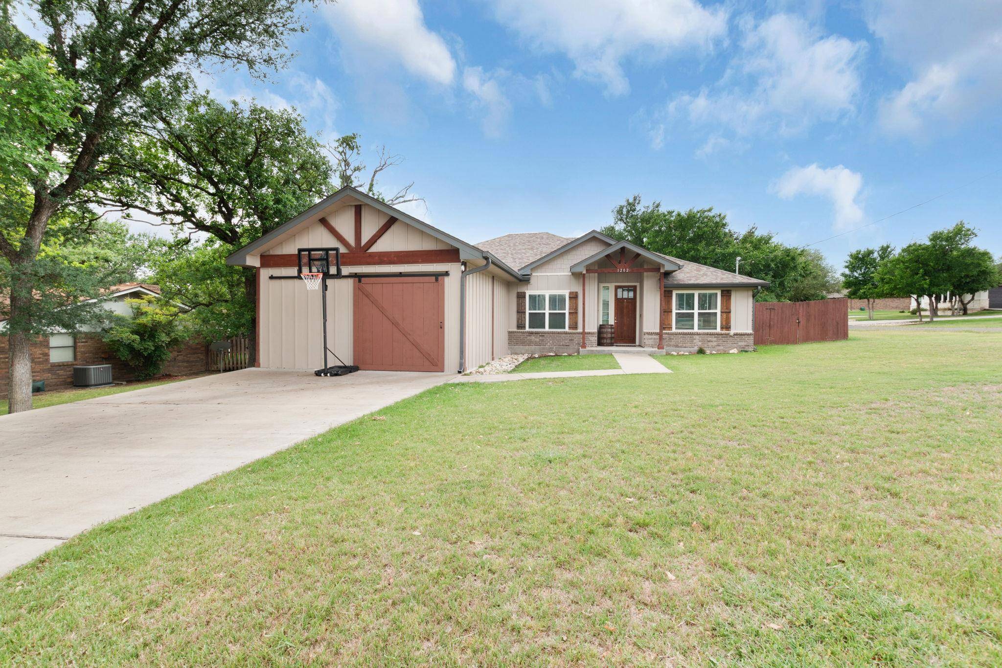 Lampasas, TX 76550,1202 S Willis ST