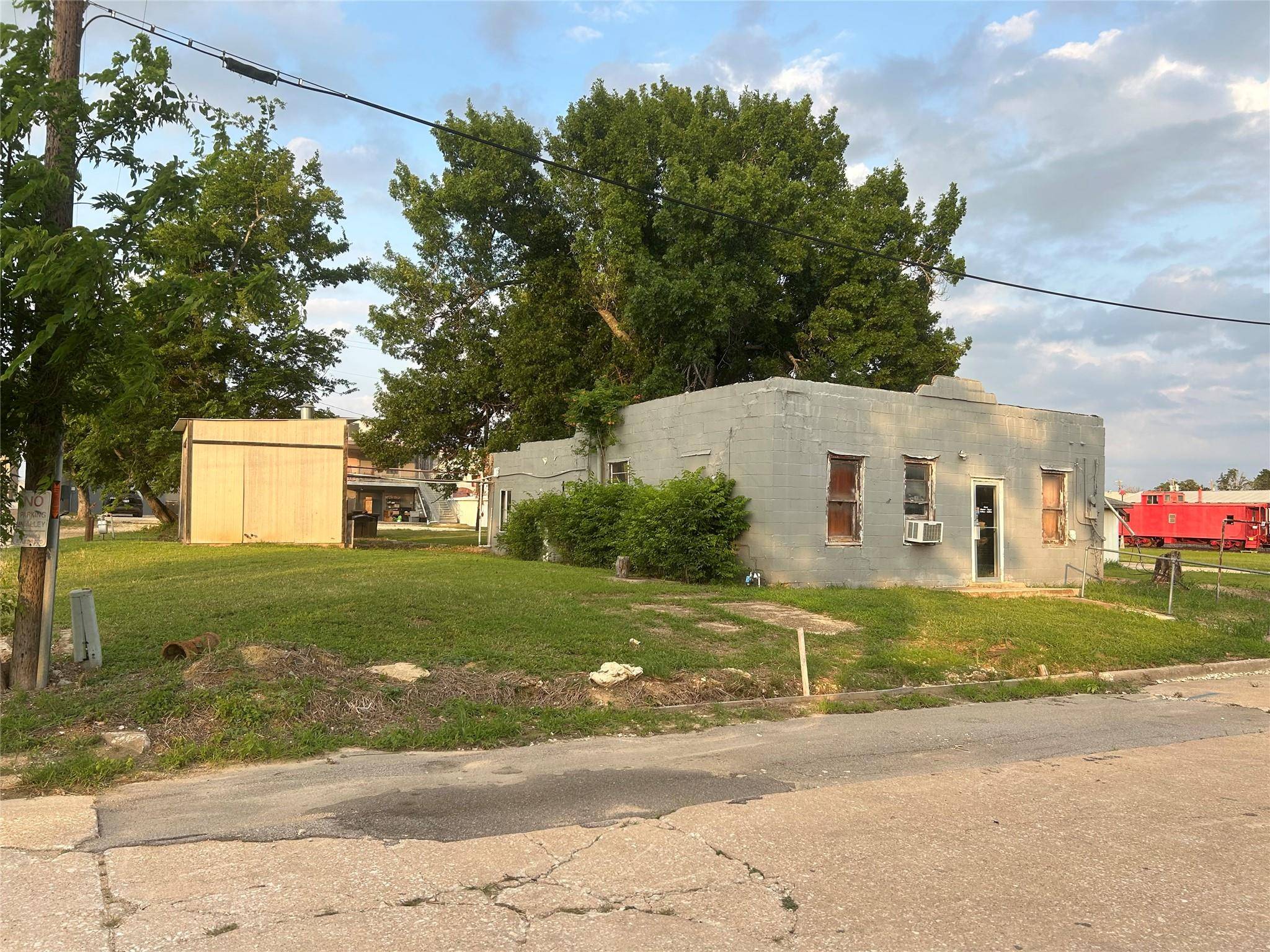 Rockdale, TX 76567,120 W Burleson ST