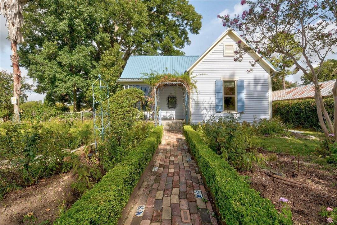 Smithville, TX 78957,101 Short ST