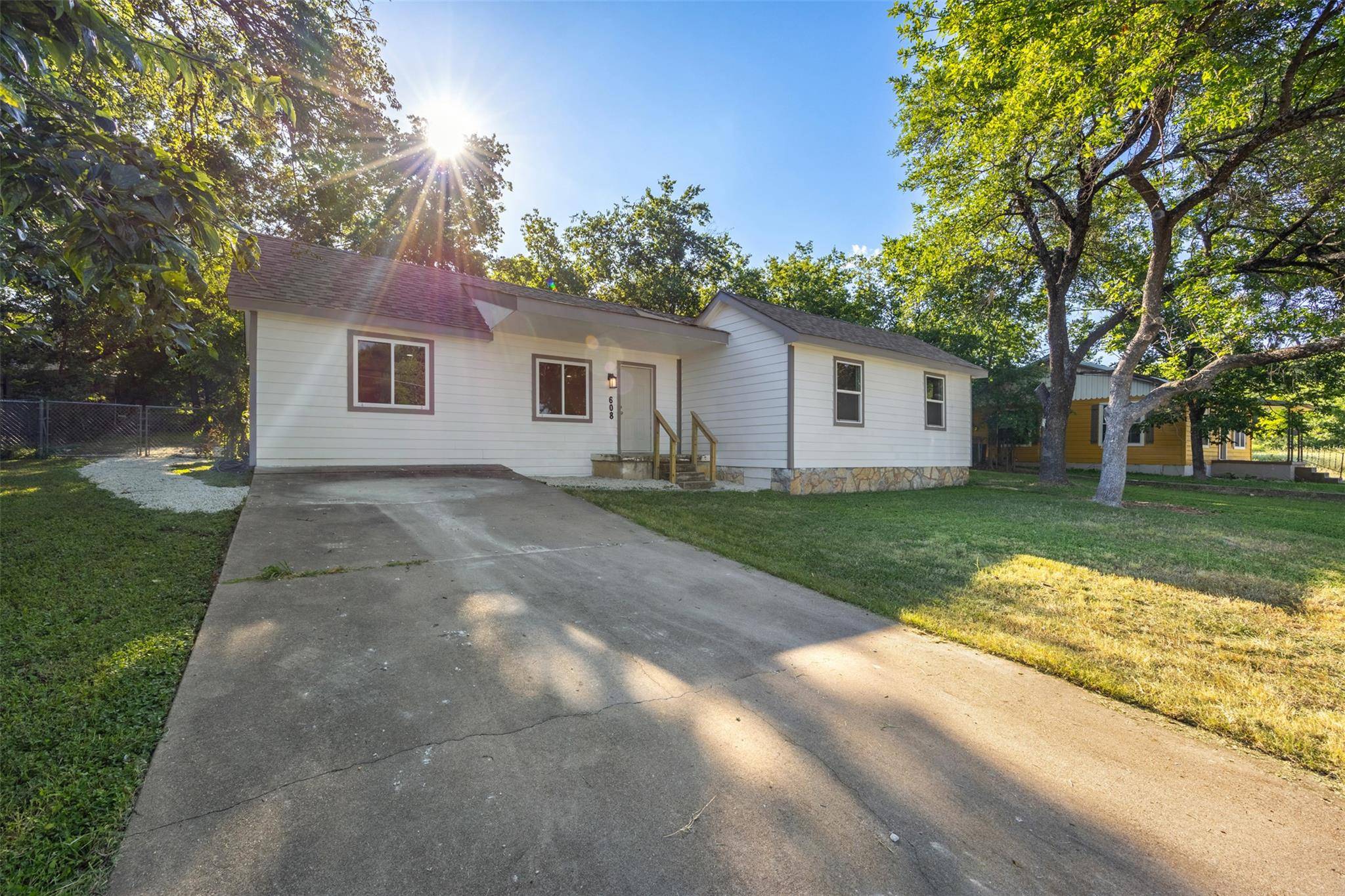 Gatesville, TX 76528,608 Live Oak ST