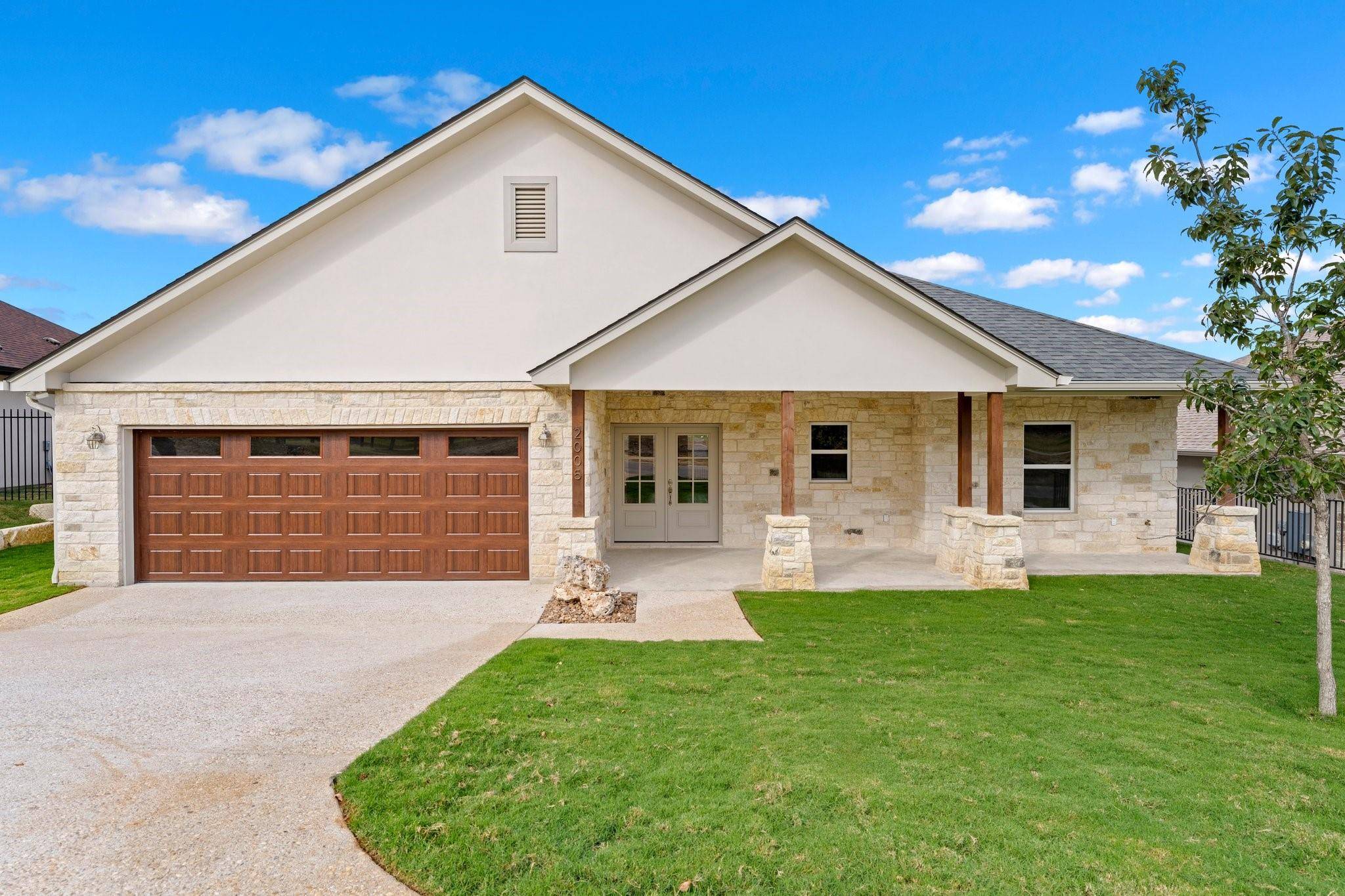 Kerrville, TX 78028,2005 Valencia DR