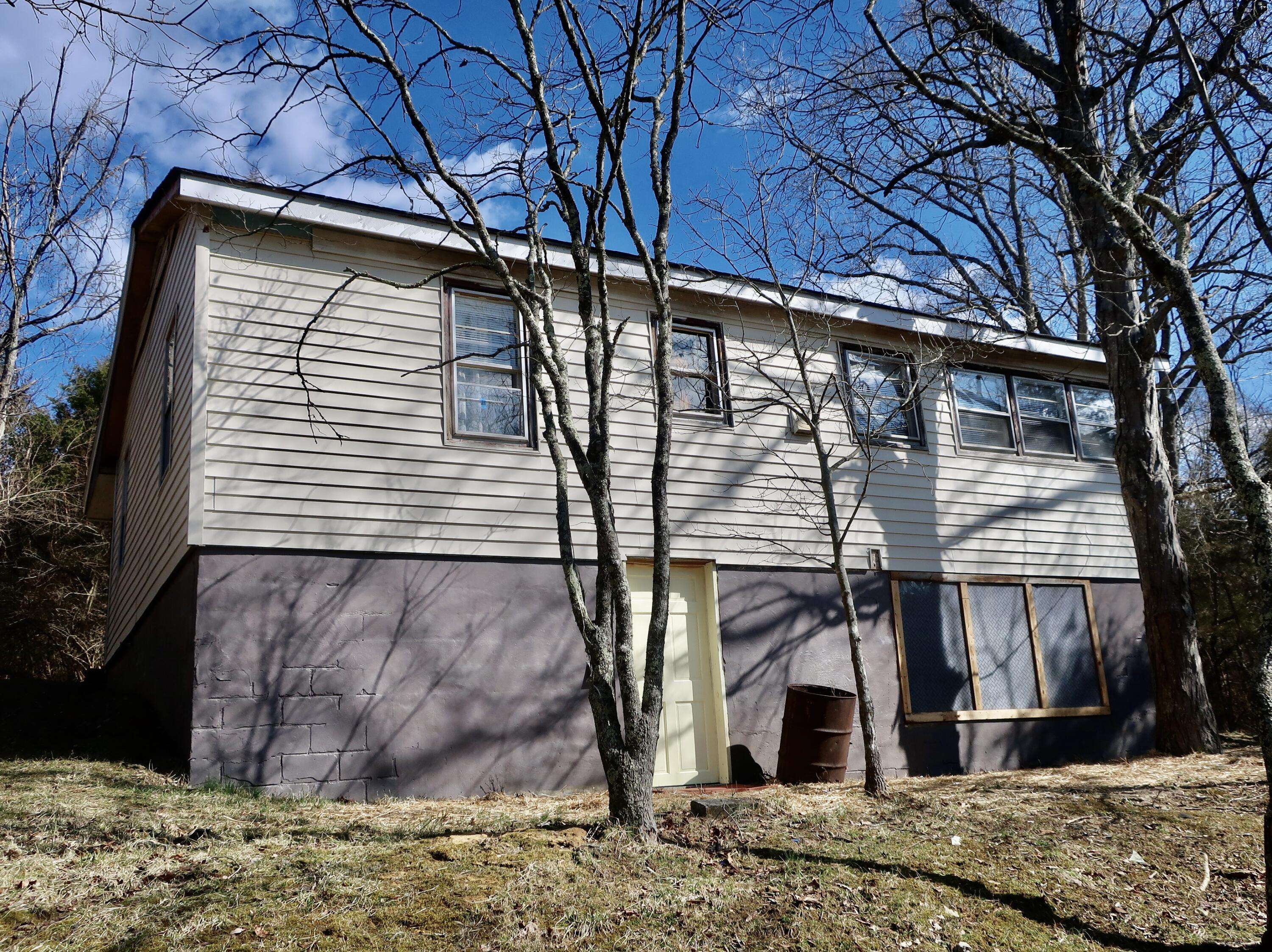 Owenton, KY 40359,311 Elk Lake Road