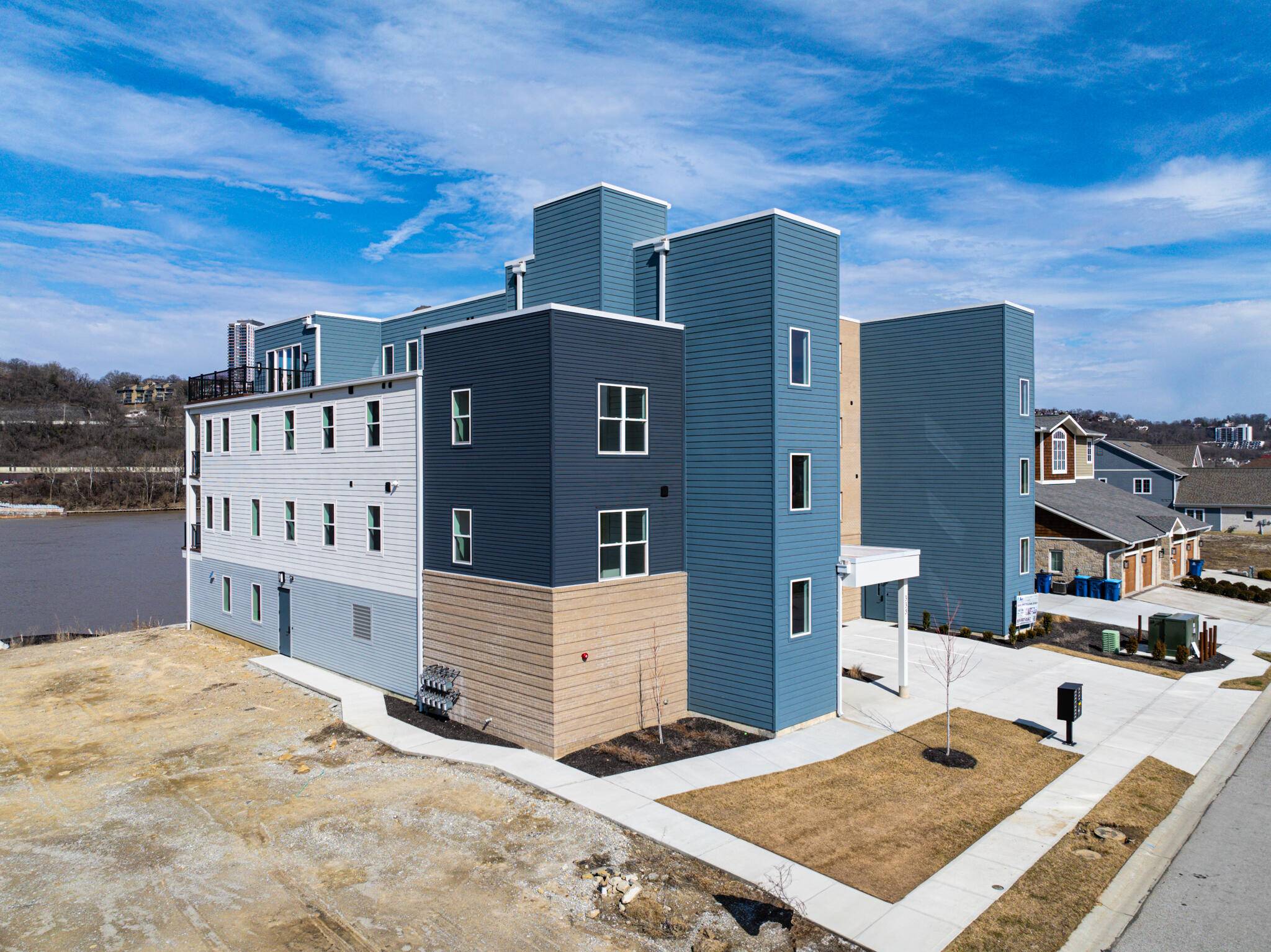 Dayton, KY 41074,335 Manhattan Boulevard #301