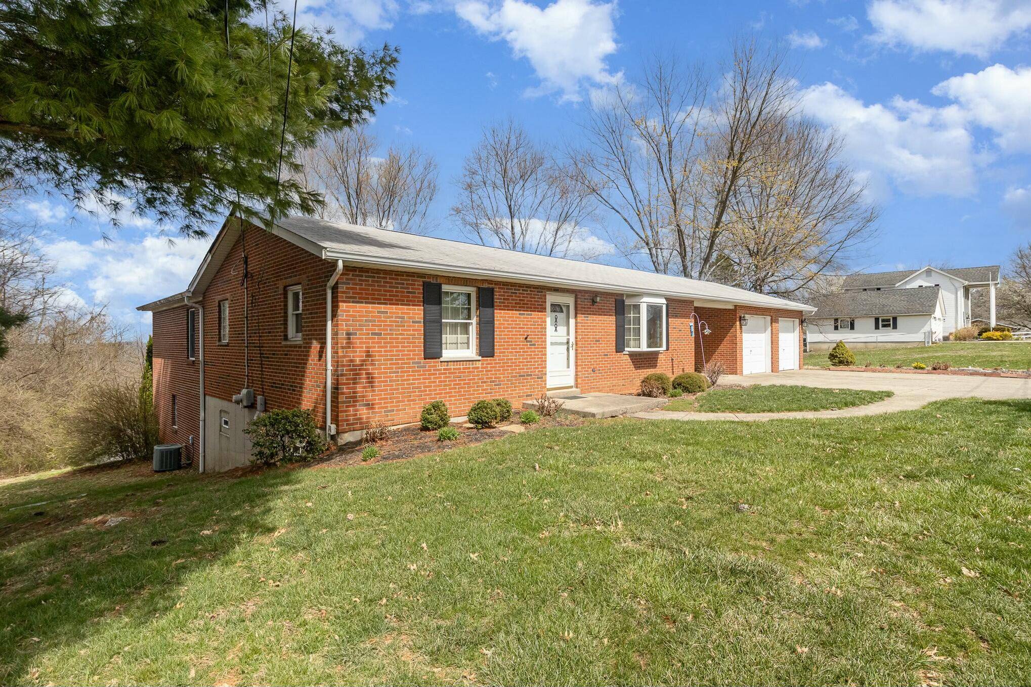Alexandria, KY 41001,1306 Poplar Ridge Road