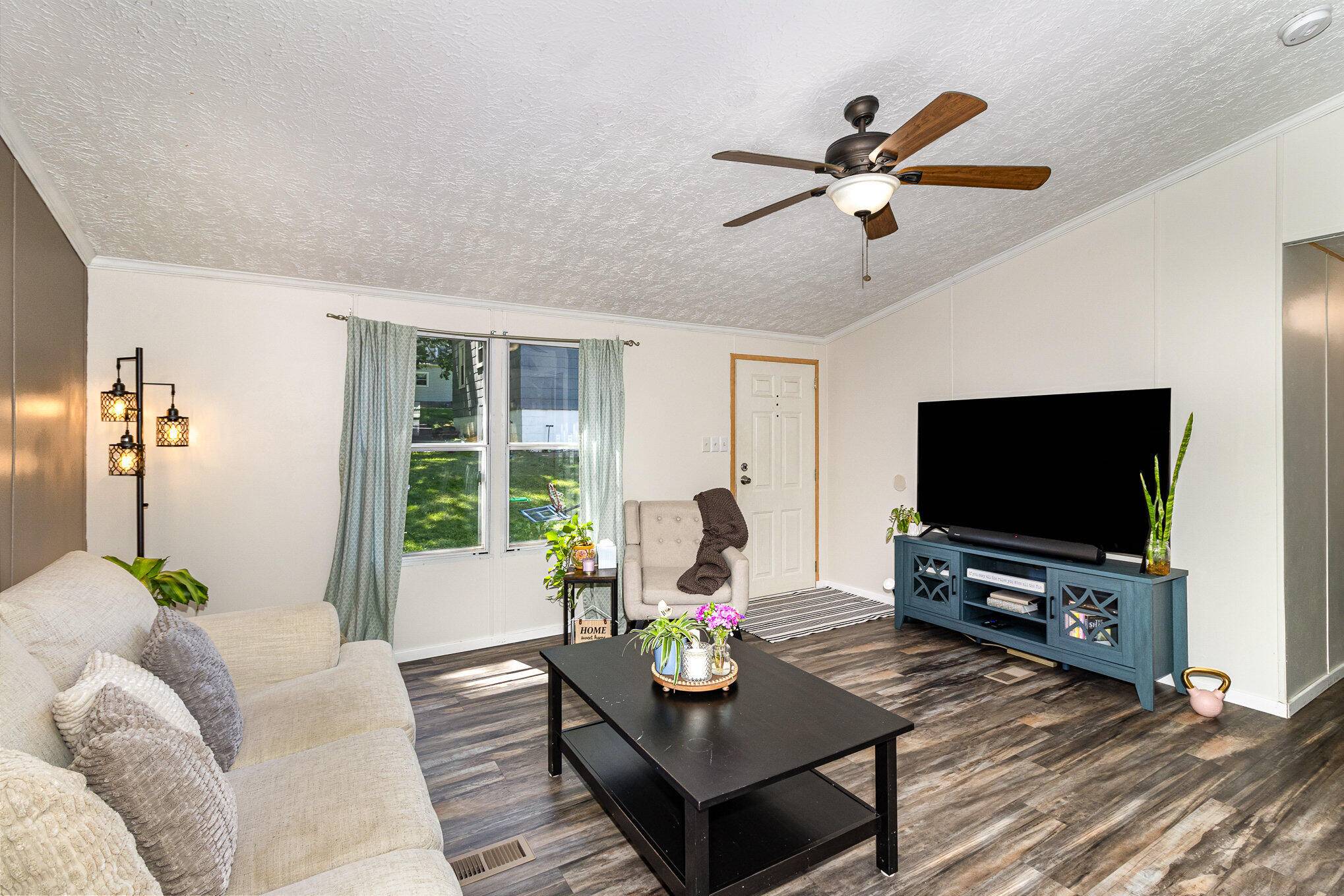 Crescent Springs, KY 41017,566 Sycamore Street