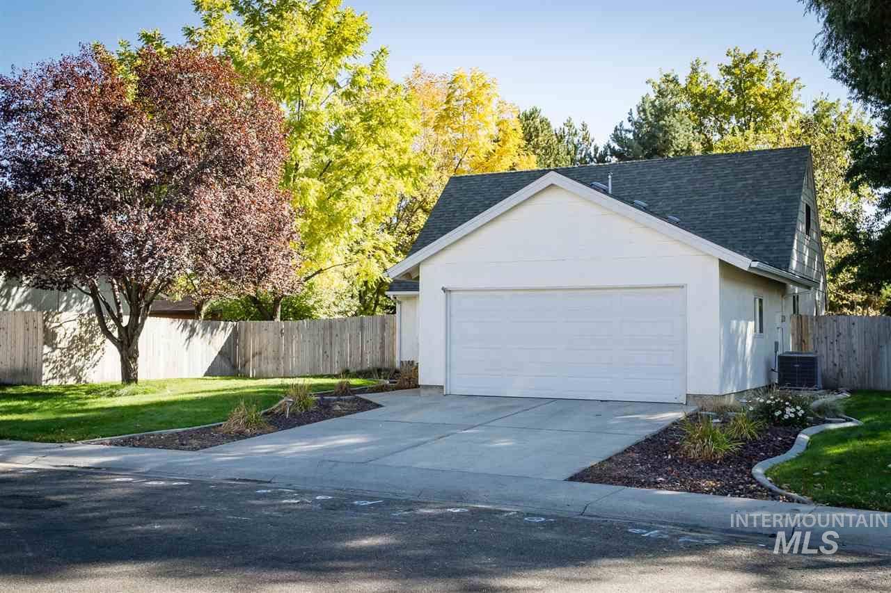 Eagle, ID 83616,411 E Amanita St