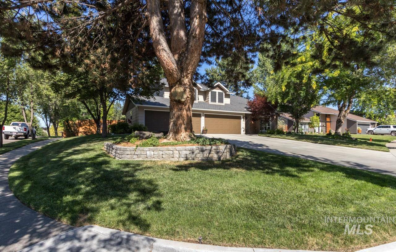 Eagle, ID 83616,843 N Eagle Hills Way