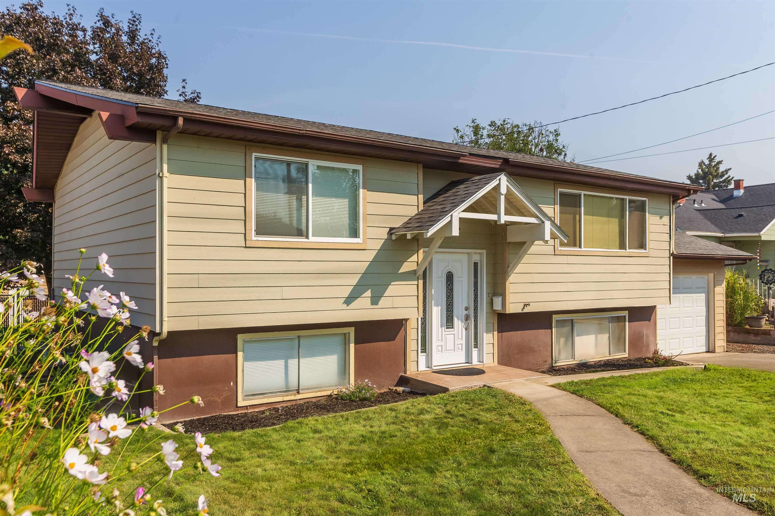 Clarkston, WA 99403,1236 Elm St