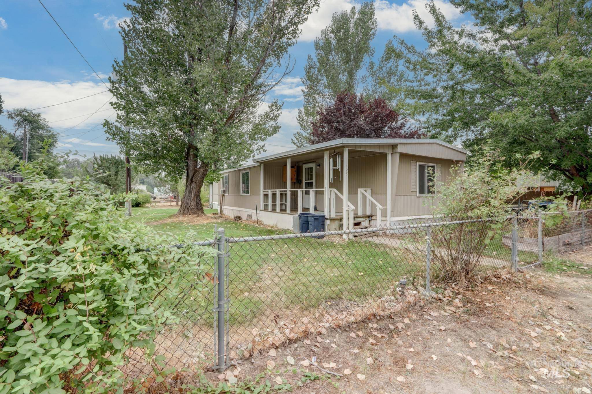 Horseshoe Bend, ID 83629,123 Adams St