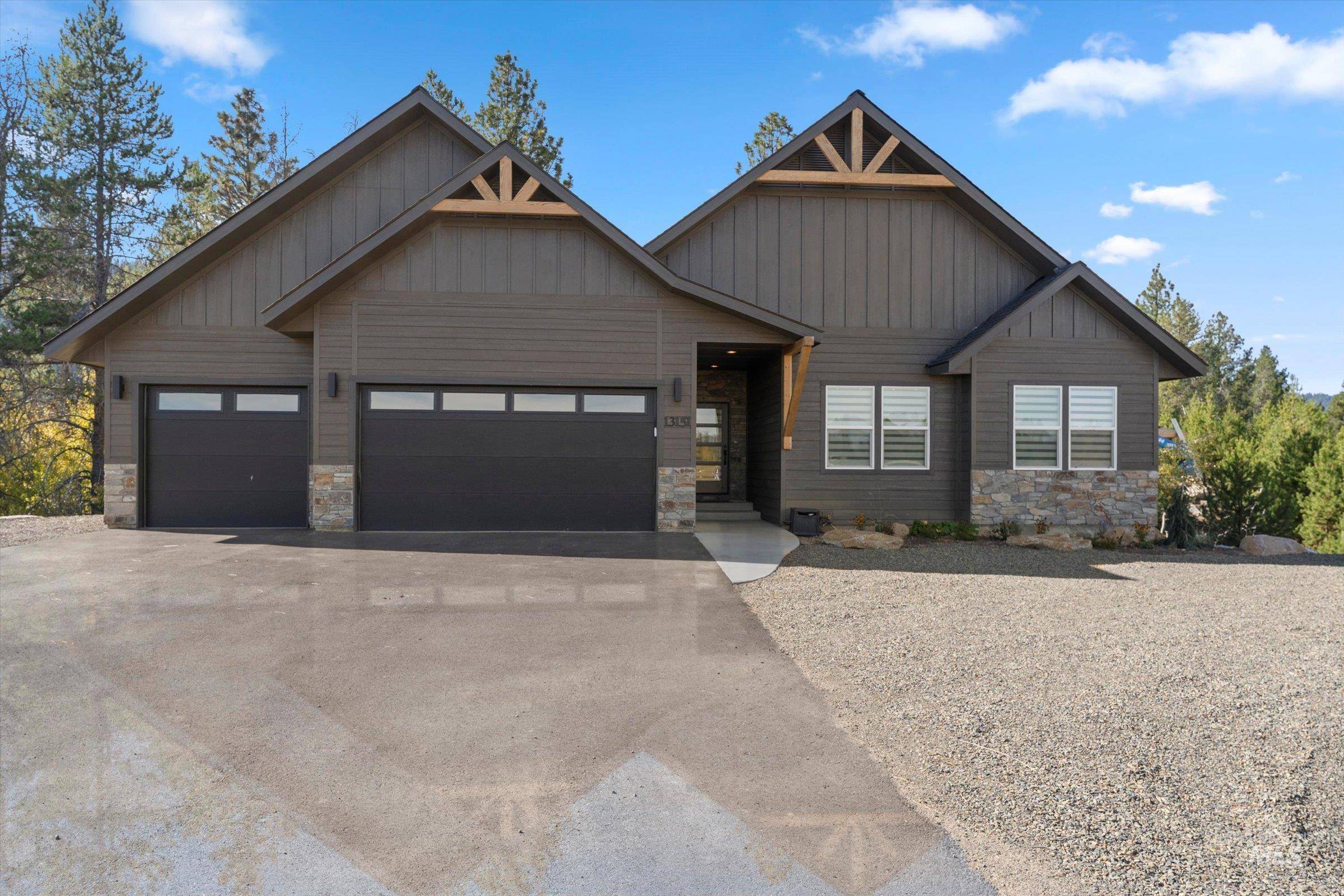 Donnelly, ID 83615,13151 Hawks Bay Rd