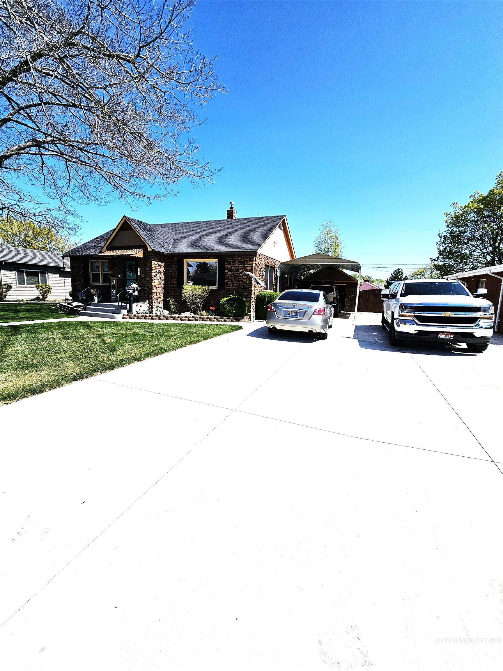Nampa, ID 83686,704 S Pine St.