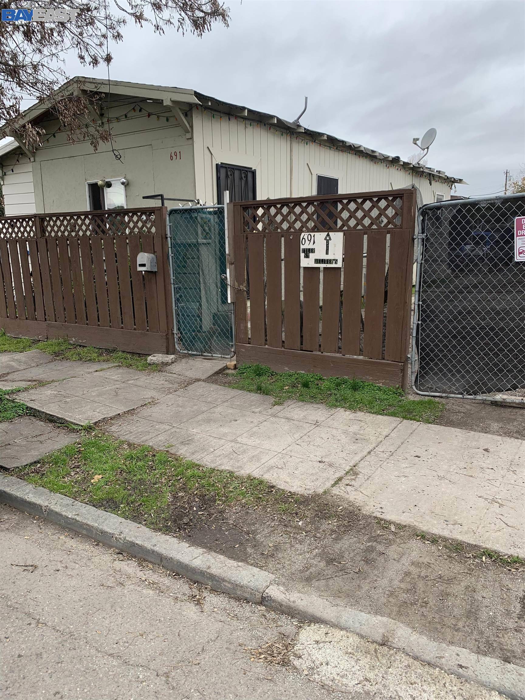 Oakland, CA 94603,691 Tyler St