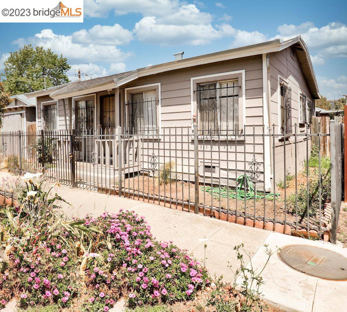 Oakland, CA 94621,6408 Flora Street