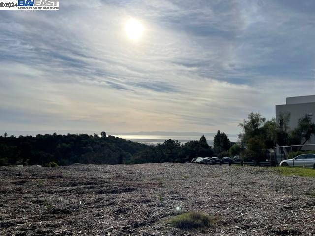 Oakland, CA 94611,0 Skyline Blvd