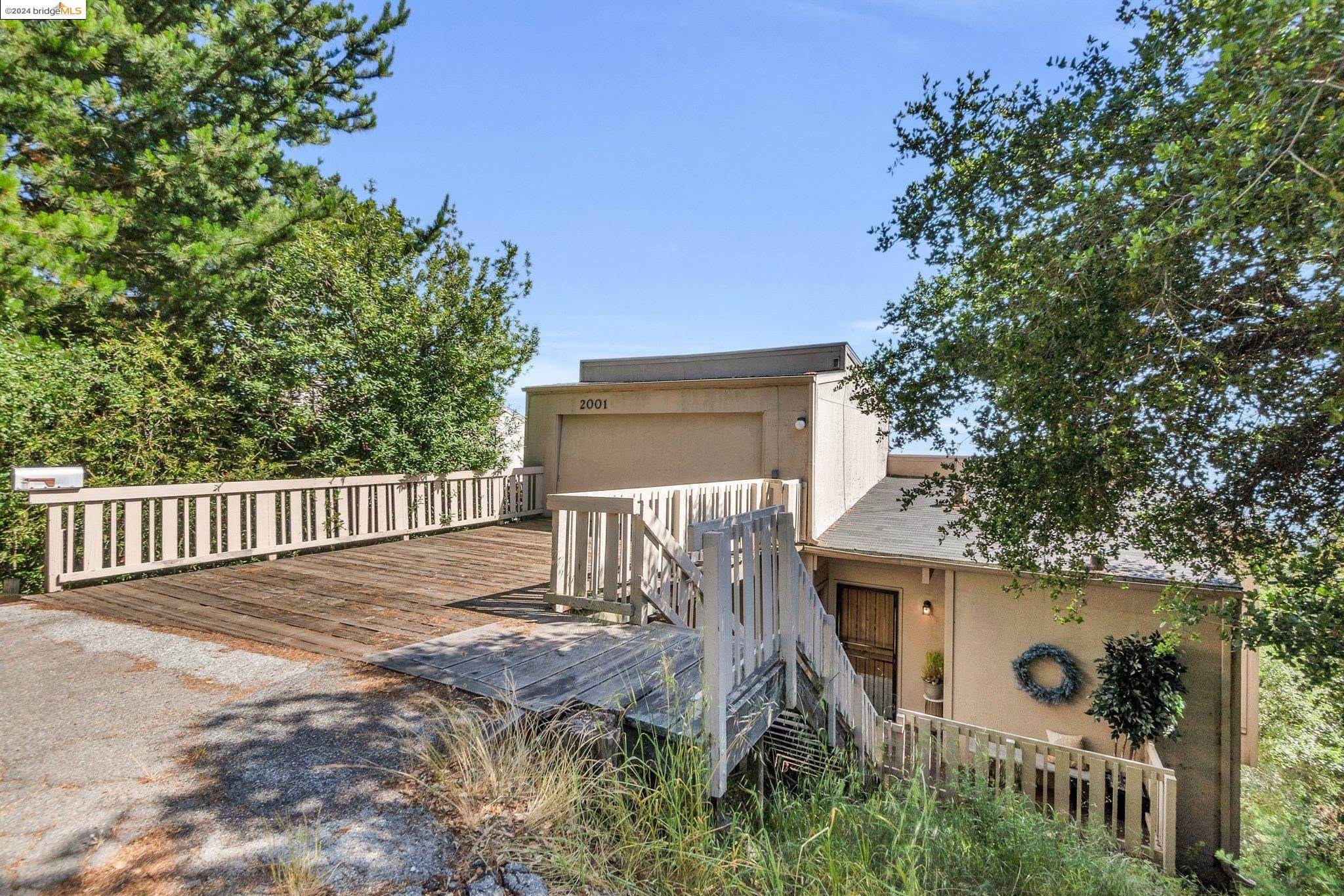 Oakland, CA 94611,2001 Manzanita Dr