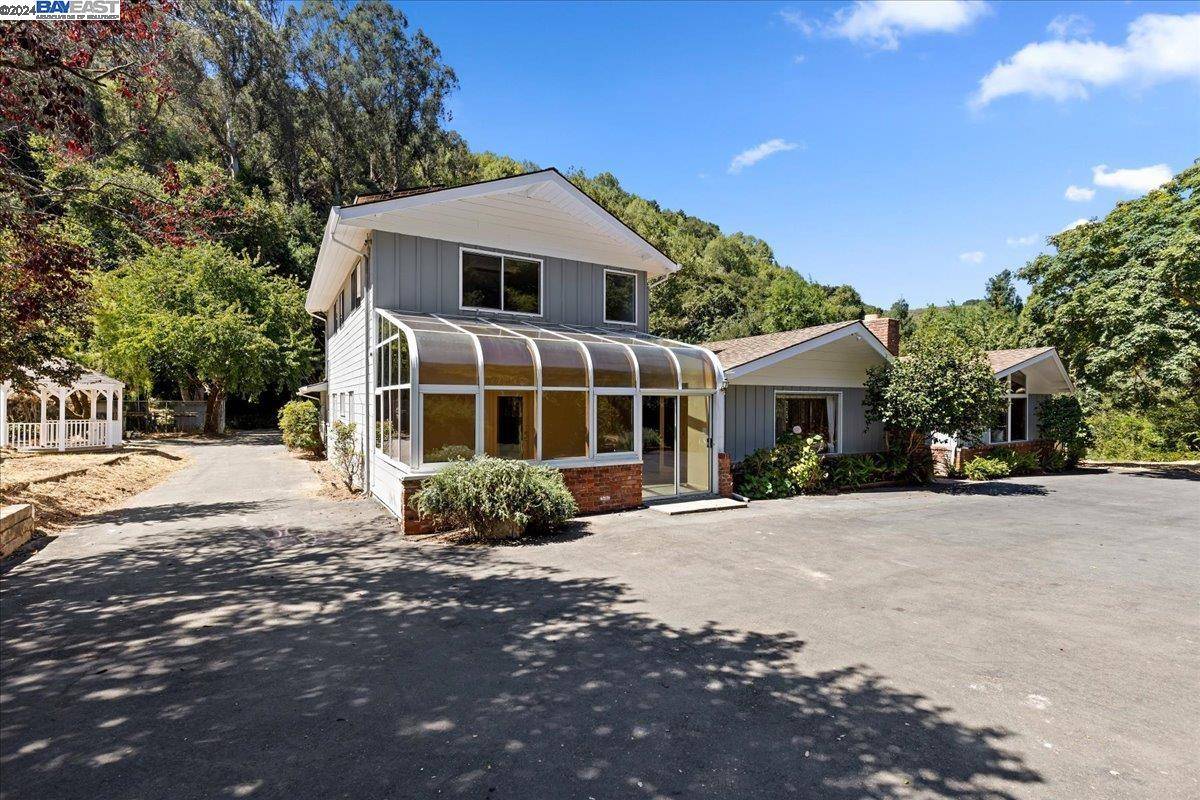 Castro Valley, CA 94552,30261 Palomares Rd