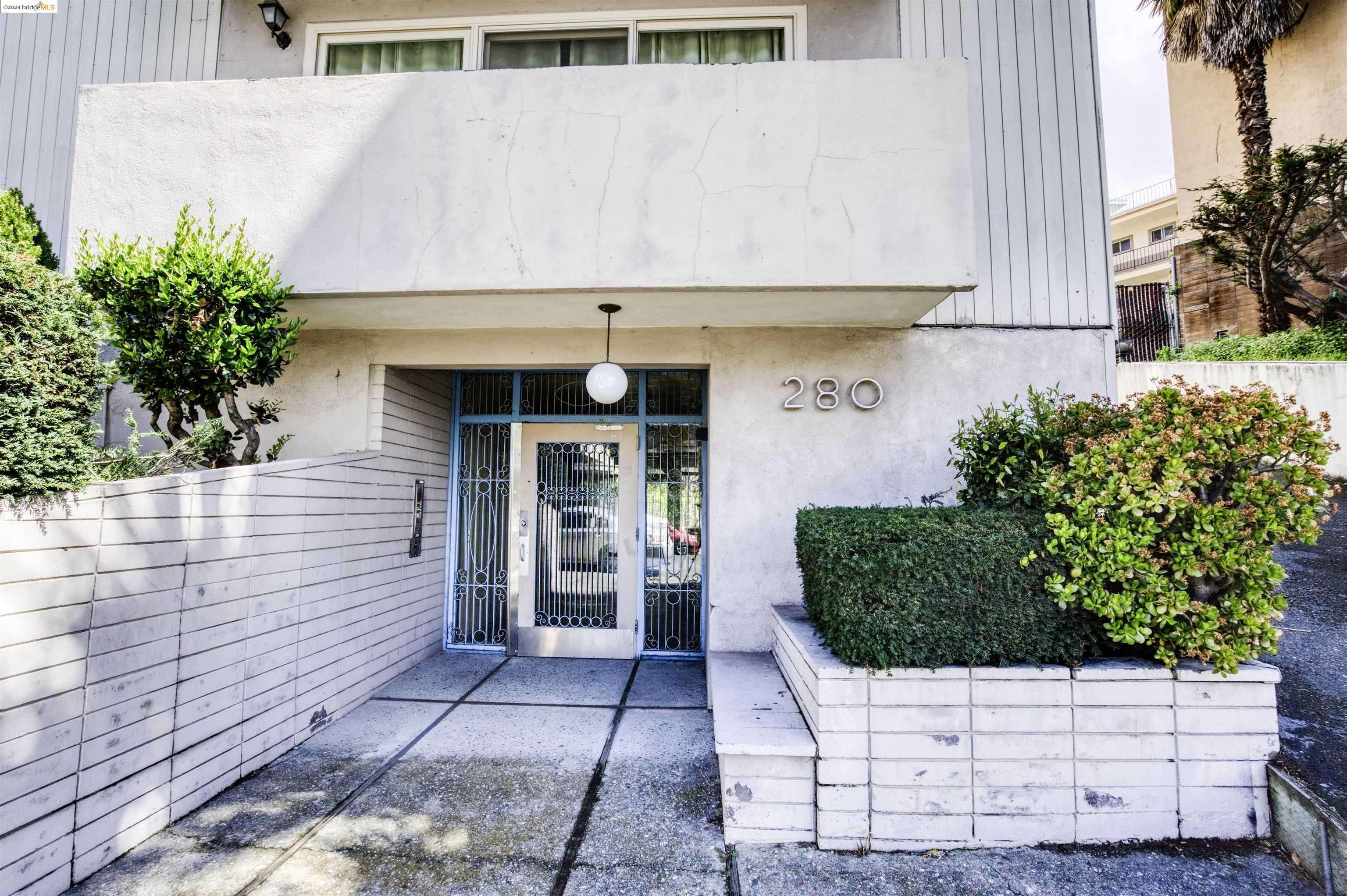 Oakland, CA 94610,280 Park View Terrace #302