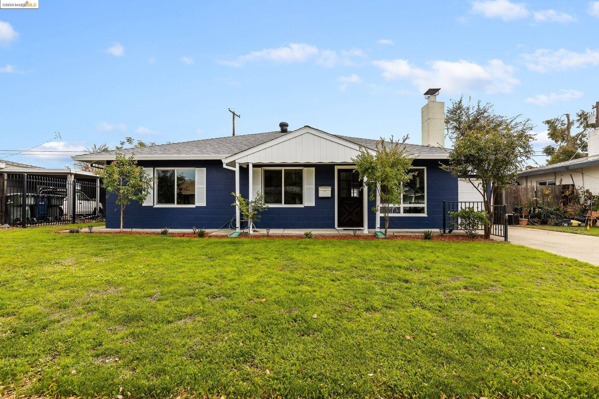 Sacramento, CA 95820,5400 Valletta Way