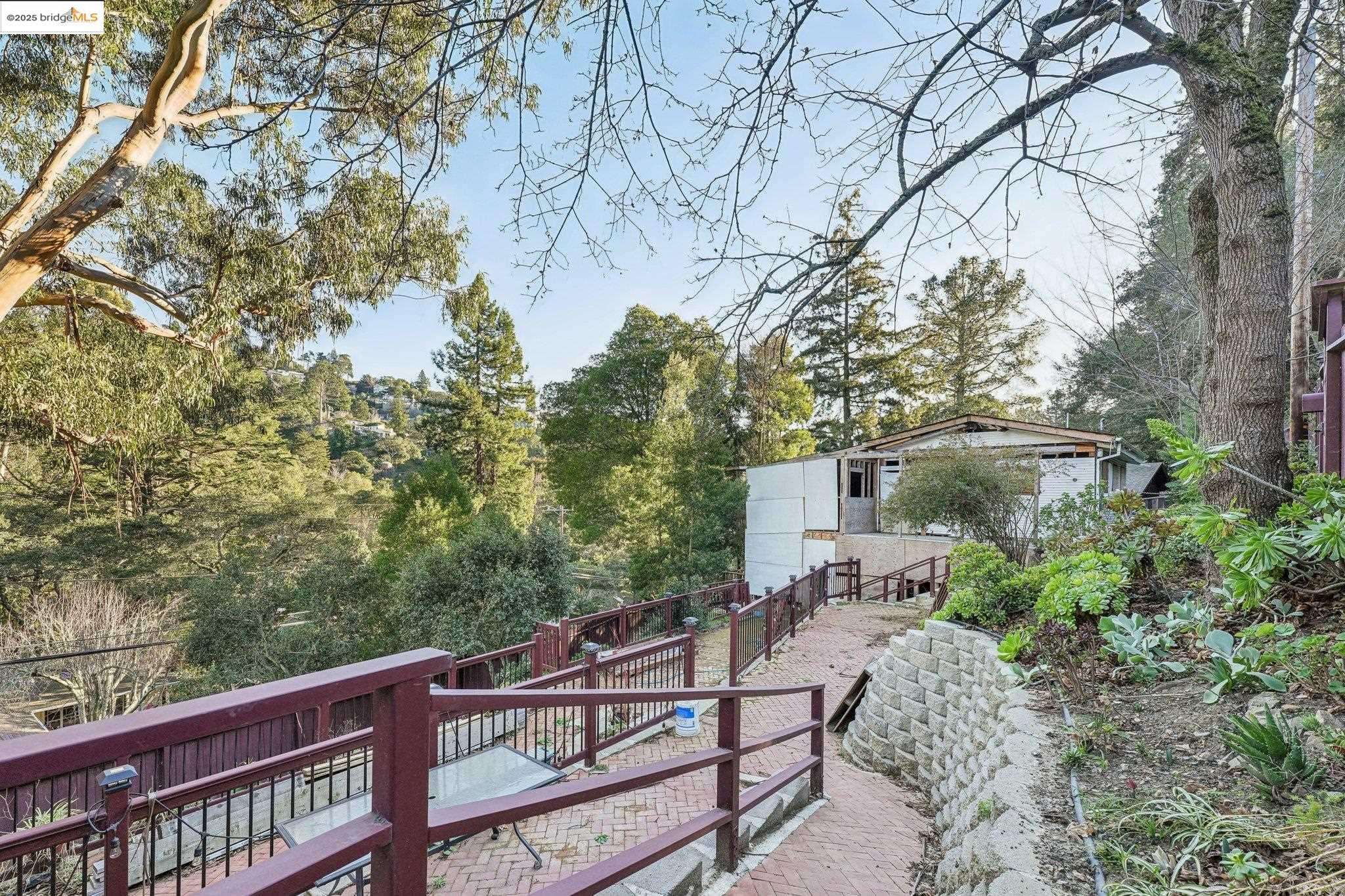 Oakland, CA 94611,5523 Merriewood Dr