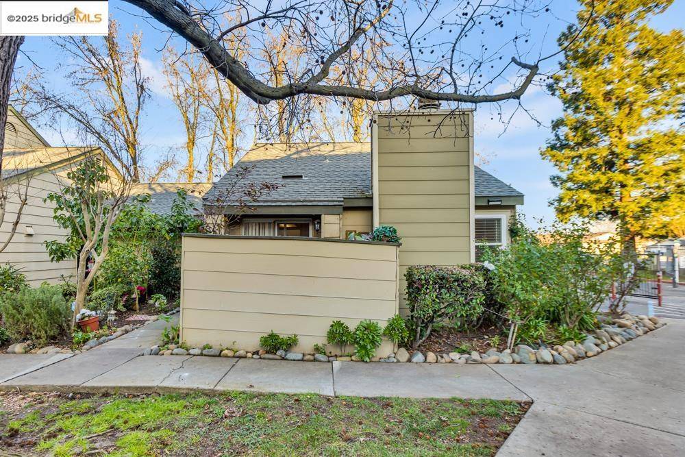 Sacramento, CA 95823,8216 Center Pkwy #27