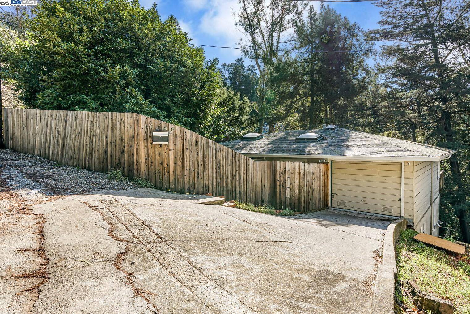 Oakland, CA 94611,8040 Shepherd Canyon Rd