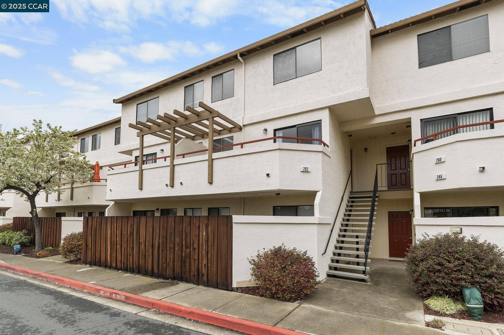 Concord, CA 94521,5075 Valley Crest Dr #262