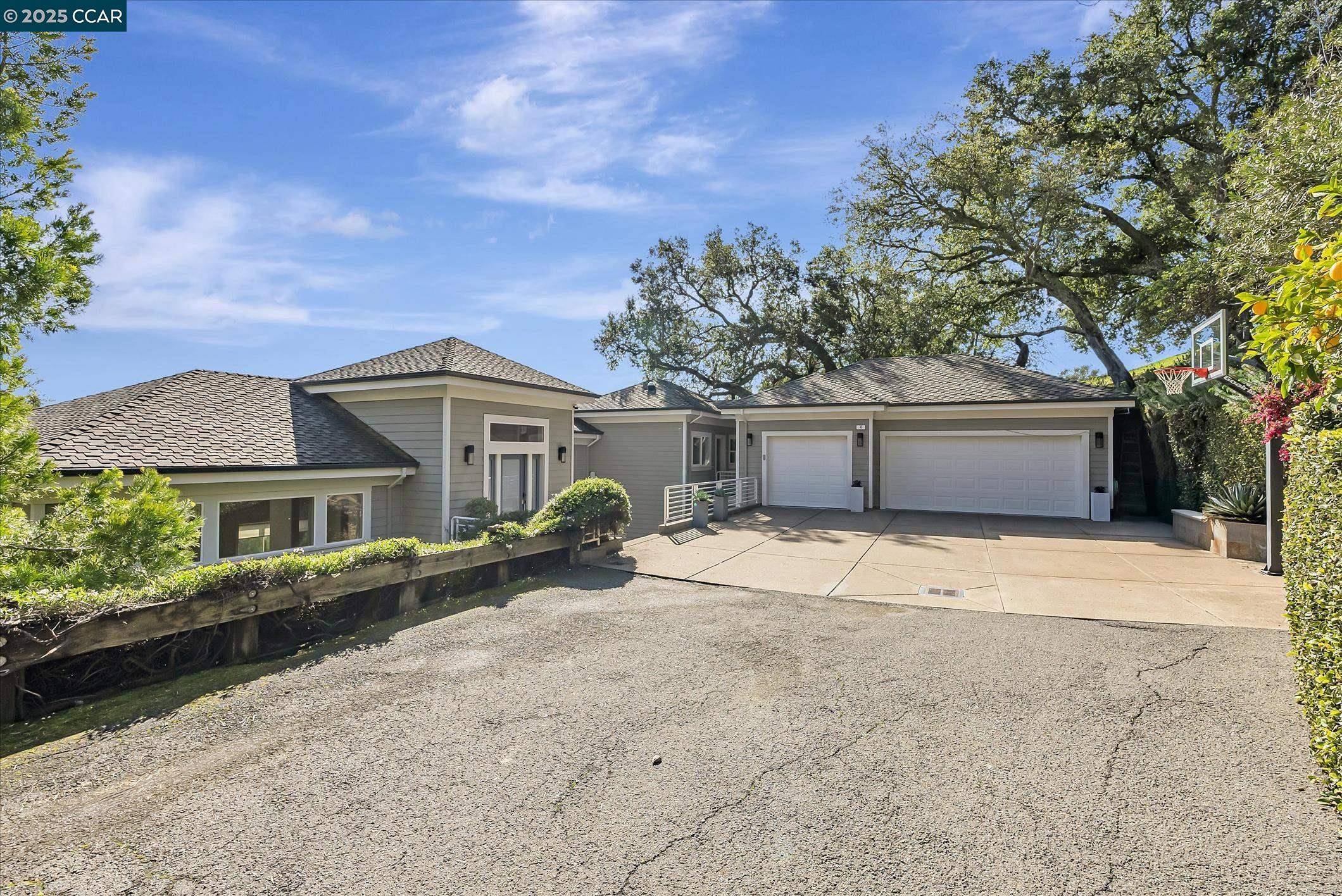 Orinda, CA 94563,4 Berrybrook Hollow