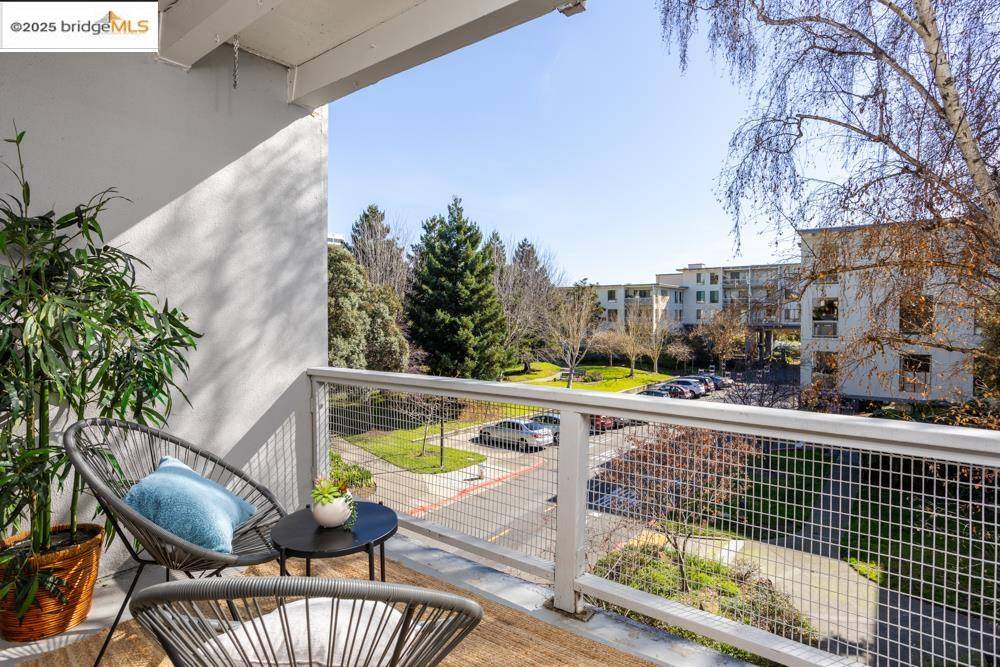 Emeryville, CA 94608,7 Commodore Drive #A351
