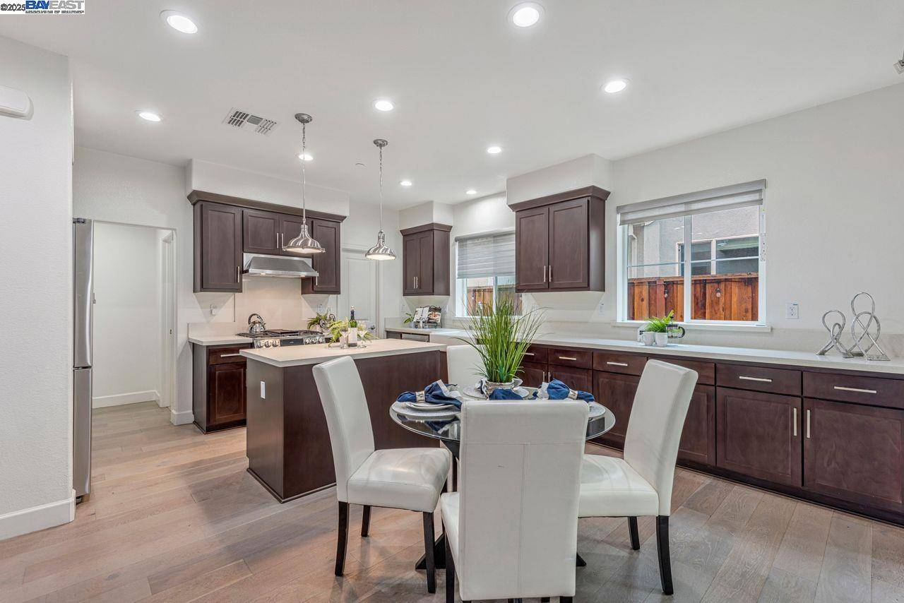 Newark, CA 94560,8559 Dunes Way