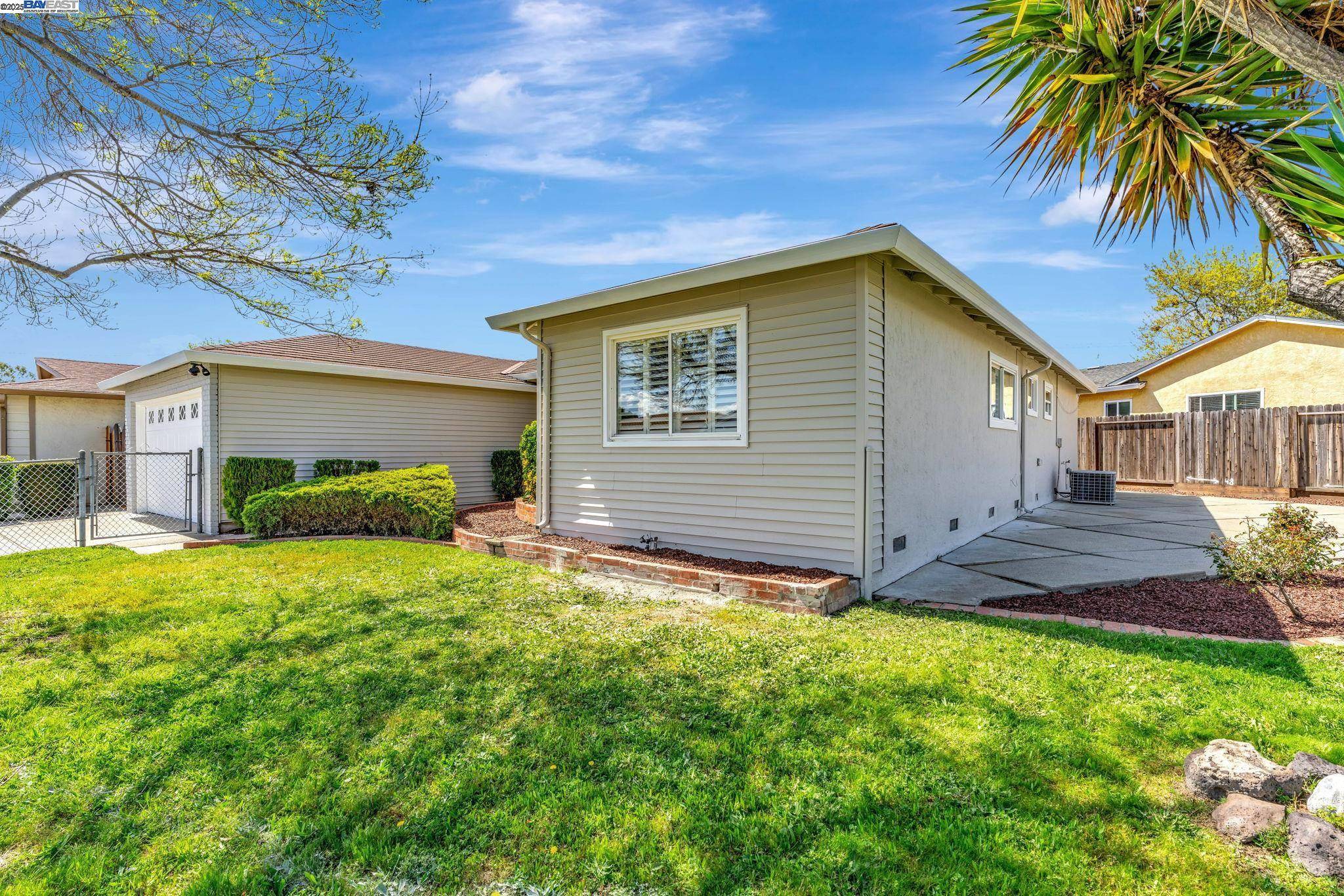 Fremont, CA 94538,42809 Saratoga Park St